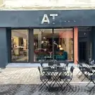 A et T