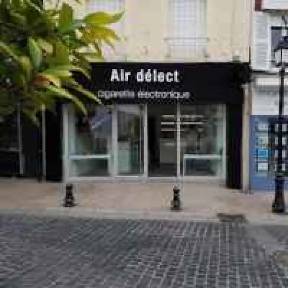 elfbar nachfüll pod läuft aus Essonne : un pompier grièvement blessé lors de l'explosion d'une cigarette  électronique main image 1