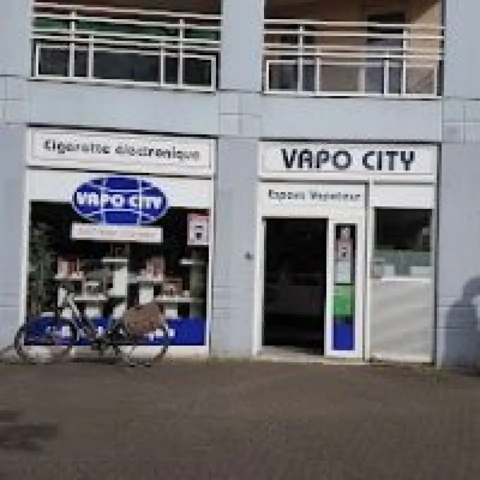 Liste de 3+ boutiques de cigarette lectronique  Versailles (78000)   contact & avis